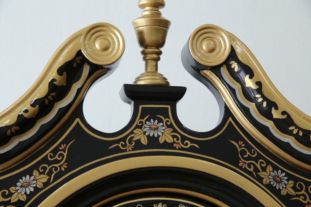 中古　高級品!!　オリエンタルデザイン　ドイツ製ムーブメント　黒塗りに金蒔絵風の絵柄が美しいホールクロック　(R-082994)