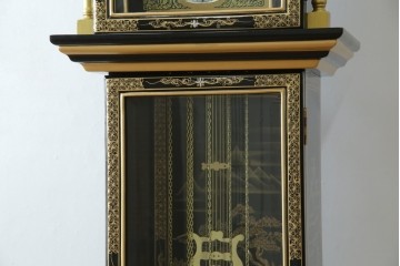 中古　高級品!!　オリエンタルデザイン　ドイツ製ムーブメント　黒塗りに金蒔絵風の絵柄が美しいホールクロック　(R-082994)