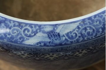 和製アンティーク　希少な特大サイズ!!　直径約55センチ　躍動感ある麒麟(キリン)の図柄が魅力的な瀬戸火鉢(鉢カバー、傘立て、ディスプレイ、金魚鉢、プランター)(R-082996)