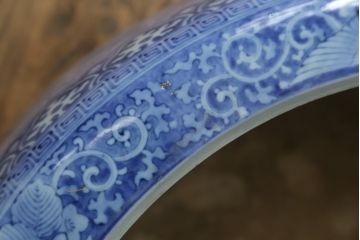 和製アンティーク　希少な特大サイズ!!　直径約55センチ　躍動感ある麒麟(キリン)の図柄が魅力的な瀬戸火鉢(鉢カバー、傘立て、ディスプレイ、金魚鉢、プランター)(R-082996)