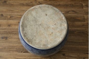 和製アンティーク　希少な特大サイズ!!　直径約55センチ　躍動感ある麒麟(キリン)の図柄が魅力的な瀬戸火鉢(鉢カバー、傘立て、ディスプレイ、金魚鉢、プランター)(R-082996)