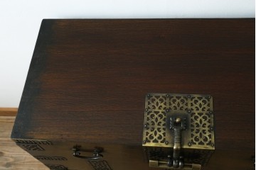 アジアンヴィンテージ　存在感のある装飾金具のアンティーク調バンダチ　(R-082999)