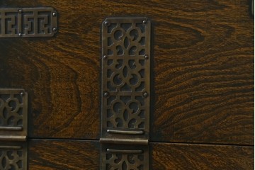 アジアンヴィンテージ　存在感のある装飾金具のアンティーク調バンダチ　(R-082999)