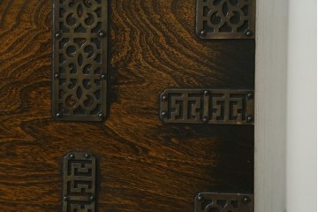 アジアンヴィンテージ　存在感のある装飾金具のアンティーク調バンダチ　(R-082999)