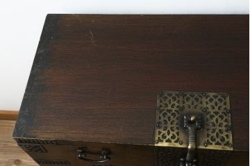 アジアンビンテージ　存在感のある装飾金具のアンティーク調バンダチ(バンダジ、半閉櫃、李朝家具、李朝タンス、収納箪笥、ヴィンテージ)(R-082999)