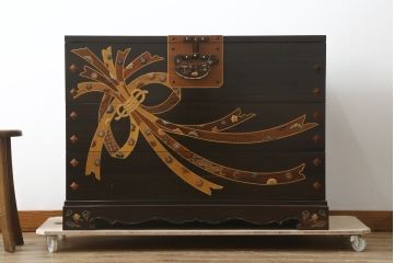 中古　美品　大阪唐木指物　吉田唐木工芸社　寄木細工　象嵌入りの華やかなオリエンタルチェスト(収納箪笥、和タンス、サイドチェスト、ローチェスト、引き出し)(R-083000)