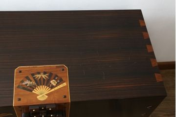 中古　美品　大阪唐木指物　吉田唐木工芸社　寄木細工　象嵌入りの華やかなオリエンタルチェスト(収納箪笥、和タンス、サイドチェスト、ローチェスト、引き出し)(R-083000)