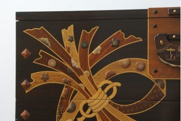 中古　美品　大阪唐木指物　吉田唐木工芸社　寄木細工　象嵌入りの華やかなオリエンタルチェスト(収納箪笥、和タンス、サイドチェスト、ローチェスト、引き出し)(R-083000)