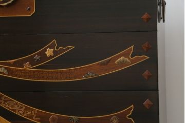 中古　美品　大阪唐木指物　吉田唐木工芸社　寄木細工　象嵌入りの華やかなオリエンタルチェスト(収納箪笥、和タンス、サイドチェスト、ローチェスト、引き出し)(R-083000)