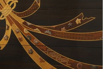 中古　美品　大阪唐木指物　吉田唐木工芸社　寄木細工　象嵌入りの華やかなオリエンタルチェスト(収納箪笥、和タンス、サイドチェスト、ローチェスト、引き出し)(R-083000)
