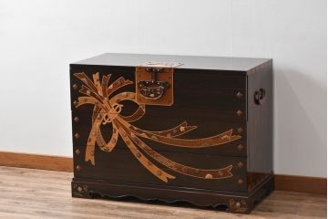 中古　美品　大阪唐木指物　吉田唐木工芸社　寄木細工　象嵌入りの華やかなオリエンタルチェスト(収納箪笥、和タンス、サイドチェスト、ローチェスト、引き出し)(R-083000)