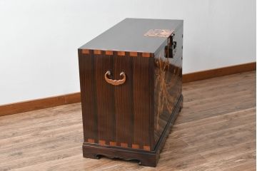 中古　美品　大阪唐木指物　吉田唐木工芸社　寄木細工　象嵌入りの華やかなオリエンタルチェスト(収納箪笥、和タンス、サイドチェスト、ローチェスト、引き出し)(R-083000)