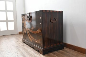 中古　美品　大阪唐木指物　吉田唐木工芸社　寄木細工　象嵌入りの華やかなオリエンタルチェスト(収納箪笥、和タンス、サイドチェスト、ローチェスト、引き出し)(R-083000)