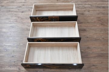 中古　美品　大阪唐木指物　吉田唐木工芸社　寄木細工　象嵌入りの華やかなオリエンタルチェスト(収納箪笥、和タンス、サイドチェスト、ローチェスト、引き出し)(R-083000)