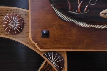 中古　美品　大阪唐木指物　吉田唐木工芸社　寄木細工　象嵌入りの華やかなオリエンタルチェスト(収納箪笥、和タンス、サイドチェスト、ローチェスト、引き出し)(R-083000)