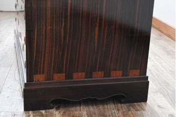 中古　美品　大阪唐木指物　吉田唐木工芸社　寄木細工　象嵌入りの華やかなオリエンタルチェスト(収納箪笥、和タンス、サイドチェスト、ローチェスト、引き出し)(R-083000)