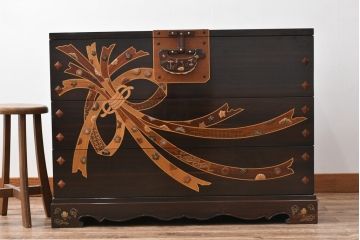 中古　美品　大阪唐木指物　吉田唐木工芸社　寄木細工　象嵌入りの華やかなオリエンタルチェスト(収納箪笥、和タンス、サイドチェスト、ローチェスト、引き出し)(R-083000)