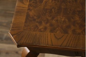 中古　美品　DREXEL HERITAGE(ドレクセルヘリテイジ)　フレンチスタイル　上品でエレガントなバール杢天板のデスク(机、ワークデスク、コンソールテーブル、在宅用、在宅ワーク用)(R-083001)