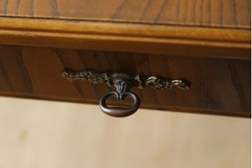 中古　美品　DREXEL HERITAGE(ドレクセルヘリテイジ)　フレンチスタイル　上品でエレガントなバール杢天板のデスク(机、ワークデスク、コンソールテーブル、在宅用、在宅ワーク用)(R-083001)