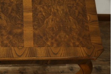中古　美品　DREXEL HERITAGE(ドレクセルヘリテイジ)　フレンチスタイル　上品でエレガントなバール杢天板のデスク(机、コンソールテーブル)(R-083001)