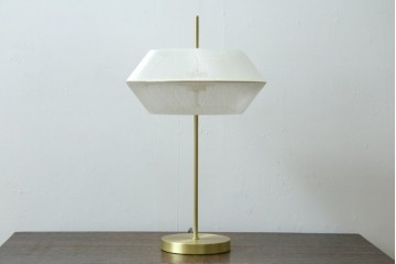 中古　超美品!!　YAMAGIWA(ヤマギワ)　TWILIGHT(トワイライト)　モダンで洗練されたデザインのテーブルランプ　(R-083002)