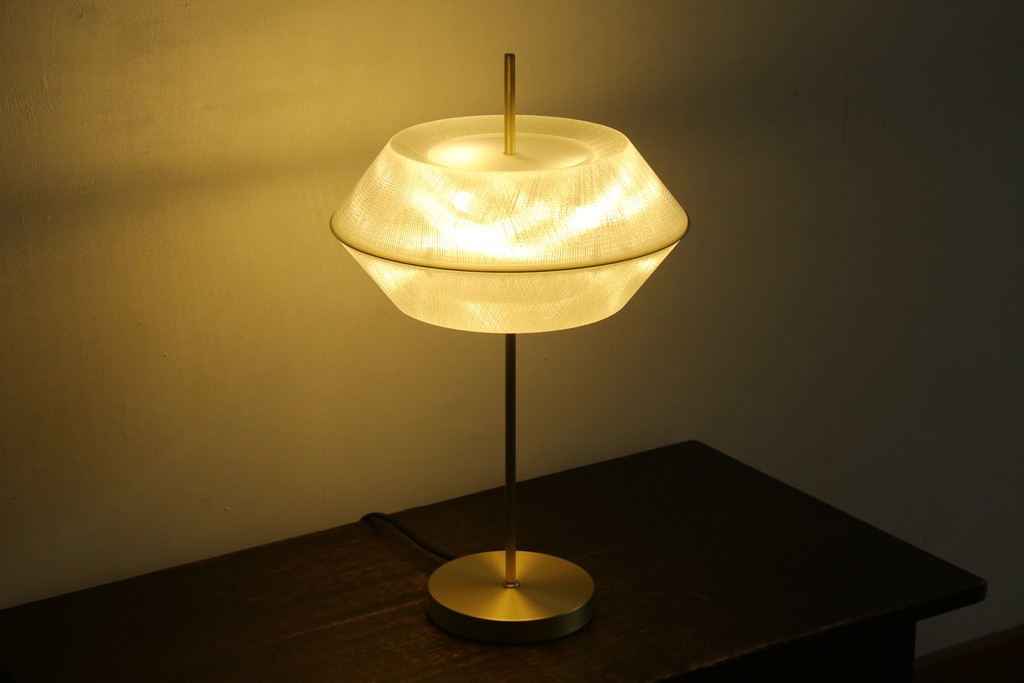 中古　超美品!!　YAMAGIWA(ヤマギワ)　TWILIGHT(トワイライト)　モダンで洗練されたデザインのテーブルランプ　(R-083002)