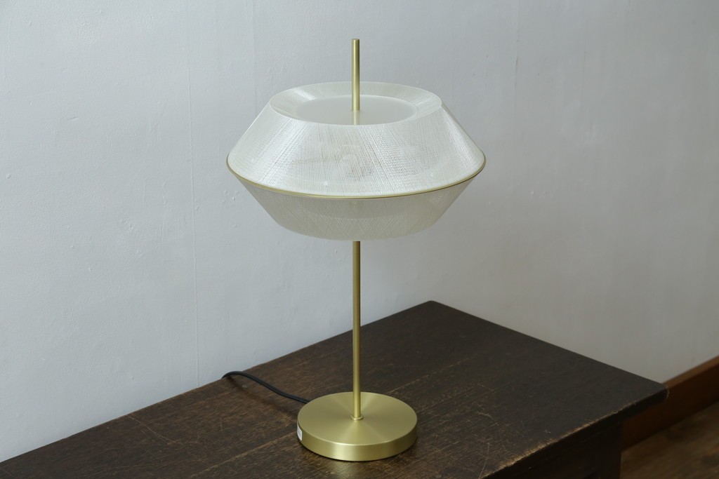 中古　超美品!!　YAMAGIWA(ヤマギワ)　TWILIGHT(トワイライト)　モダンで洗練されたデザインのテーブルランプ　(R-083002)