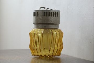 和製ビンテージ　昭和レトロ　温かみのあるアンバーガラスに幾何学カットが煌めく天井照明(ペンダントライト、吊り下げ照明、照明器具、ヴィンテージ)(R-083003)
