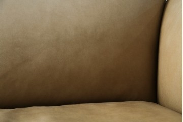 中古　美品!!　ACTUS(アクタス)取り扱い　NATADORA(ナタドラ)　BYRON BAY ソファ　フレームウォールナット　本革　洗練されたデザインが素敵な2.5人掛けソファ　定価約53万円　(R-083008)