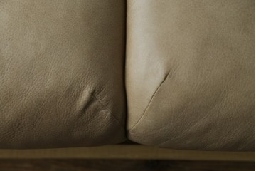 中古　美品!!　ACTUS(アクタス)取り扱い　NATADORA(ナタドラ)　BYRON BAY ソファ　フレームウォールナット　本革　洗練されたデザインが素敵な2.5人掛けソファ　定価約53万円　(R-083008)