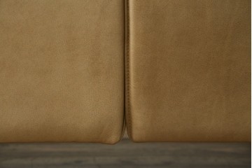 中古　美品!!　ACTUS(アクタス)取り扱い　NATADORA(ナタドラ)　BYRON BAY ソファ　フレームウォールナット　本革　洗練されたデザインが素敵な2.5人掛けソファ　定価約53万円　(R-083008)