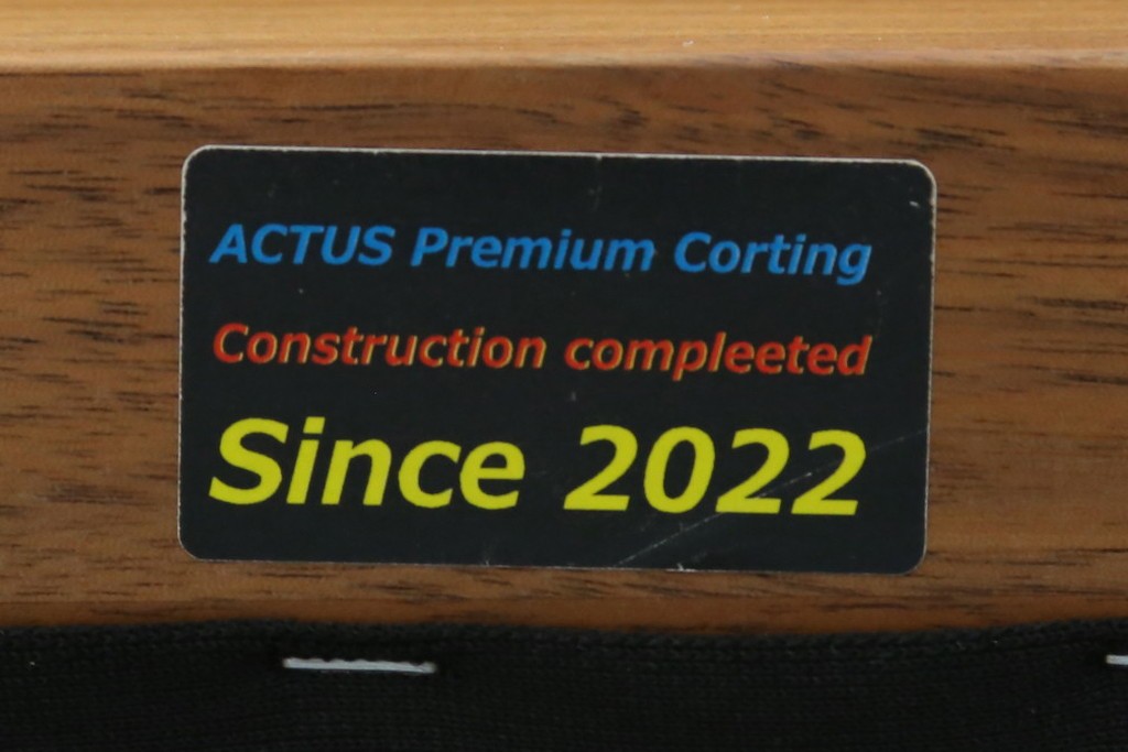 中古　美品!!　ACTUS(アクタス)取り扱い　NATADORA(ナタドラ)　BYRON BAY ソファ　フレームウォールナット　本革　洗練されたデザインが素敵な2.5人掛けソファ　定価約53万円　(R-083008)