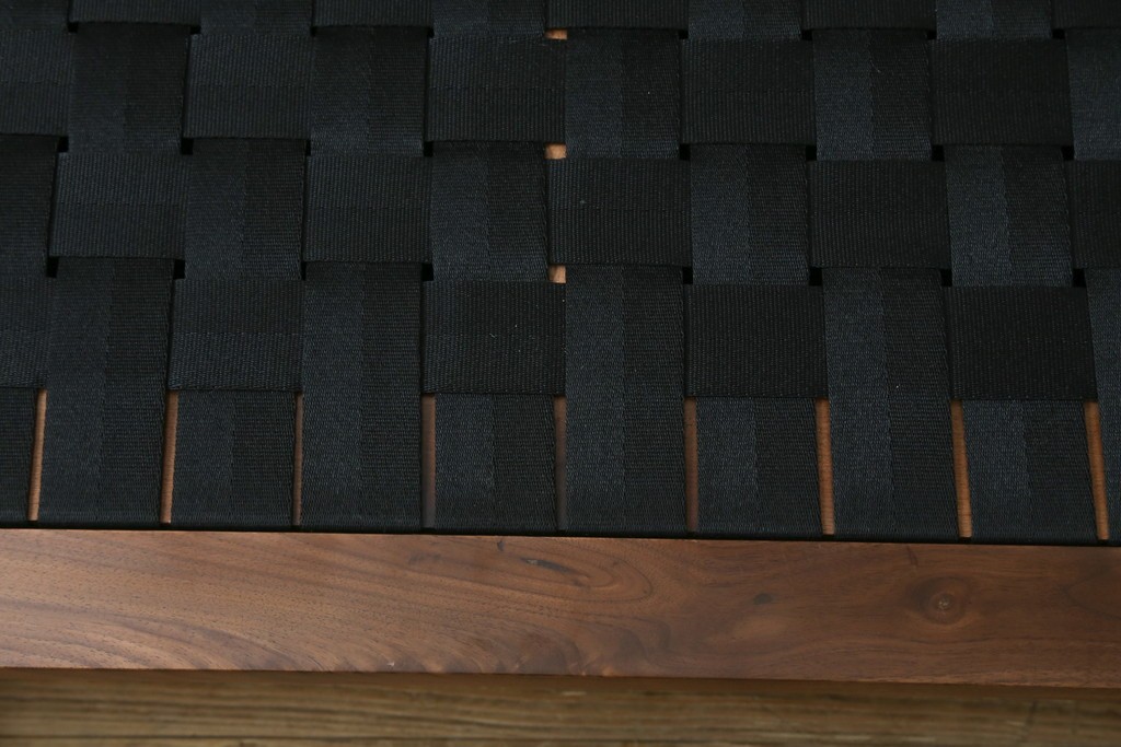 中古　美品!!　ACTUS(アクタス)取り扱い　NATADORA(ナタドラ)　BYRON BAY ソファ　フレームウォールナット　本革　洗練されたデザインが素敵な2.5人掛けソファ　定価約53万円　(R-083008)