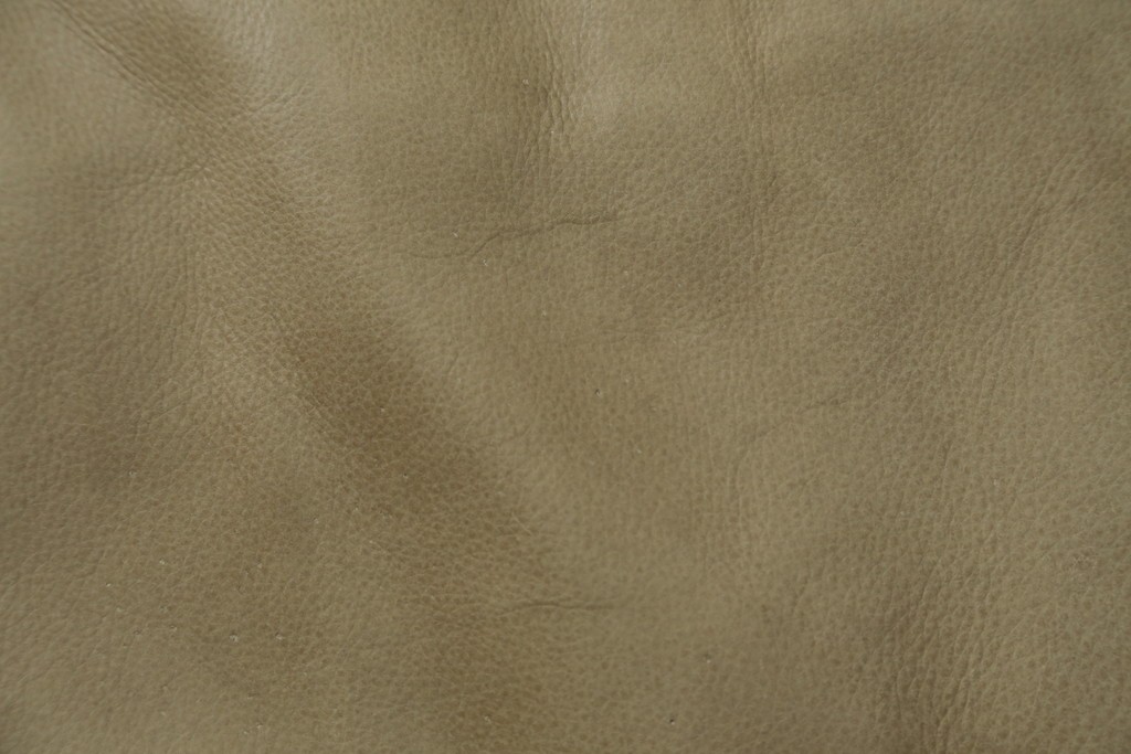 中古　美品!!　ACTUS(アクタス)取り扱い　NATADORA(ナタドラ)　BYRON BAY ソファ　フレームウォールナット　本革　洗練されたデザインが素敵な2.5人掛けソファ　定価約53万円　(R-083008)