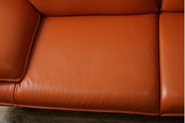 中古　美品　NICOLETTI HOME(ニコレッティ・ホーム)　Success(サクセス)　インテリアのアクセントになる本革張り3人掛けソファ(2.5人掛けソファ、2人掛けソファ、2P、2.5P、3P)(定価約65万円)(R-083009)