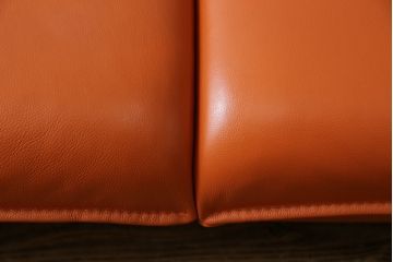 中古　美品　NICOLETTI HOME(ニコレッティ・ホーム)　Success(サクセス)　インテリアのアクセントになる本革張り3人掛けソファ(2.5人掛けソファ、2人掛けソファ、2P、2.5P、3P)(定価約65万円)(R-083009)