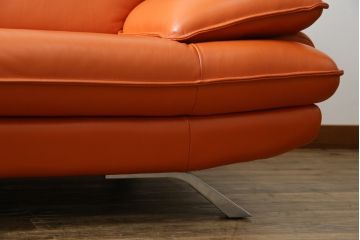 中古　美品　NICOLETTI HOME(ニコレッティ・ホーム)　Success(サクセス)　インテリアのアクセントになる本革張り3人掛けソファ(2.5人掛けソファ、2人掛けソファ、2P、2.5P、3P)(定価約65万円)(R-083009)