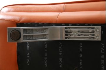 中古　美品　NICOLETTI HOME(ニコレッティ・ホーム)　Success(サクセス)　インテリアのアクセントになる本革張り3人掛けソファ(2.5人掛けソファ、2人掛けソファ、2P、2.5P、3P)(定価約65万円)(R-083009)