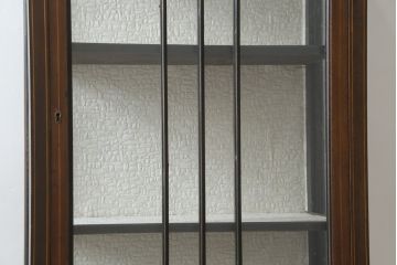 イギリスアンティーク　希少サイズ　小振りな象嵌入り!上品な雰囲気を醸し出す縦型キャビネット(キュリオケース、ガラスケース、コレクションケース、飾り棚、陳列棚、英国)(R-083010)