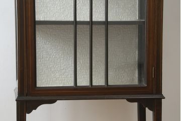 イギリスアンティーク　希少サイズ　小振りな象嵌入り!上品な雰囲気を醸し出す縦型キャビネット(キュリオケース、ガラスケース、コレクションケース、飾り棚、陳列棚、英国)(R-083010)
