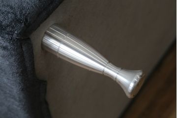 中古　超美品　高級品　TAKUMI(匠)ソファ　RIAN(利庵)シリーズ　PF　ハイバックソファ　ゆったりとした寛ぎの時間を演出する一人掛けソファ(1P、1人掛け、イス、椅子)(定価約50万円)(R-083012)