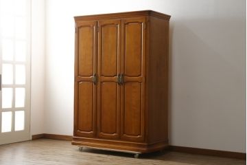 中古　美品　横浜クラシック家具　ダニエル(Daniel)　Etranger(エトランジェ)　E-101　クラシカルな佇まいが魅力のワードローブ(洋服タンス、収納棚、戸棚、キャビネット)(定価約140万円)(R-083013)