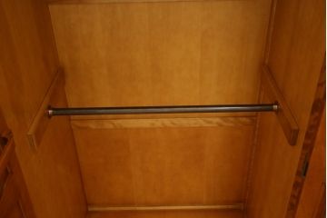 中古　美品　横浜クラシック家具　ダニエル(Daniel)　Etranger(エトランジェ)　E-101　クラシカルな佇まいが魅力のワードローブ(洋服タンス、収納棚、戸棚、キャビネット)(定価約140万円)(R-083013)