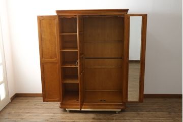 中古　美品　横浜クラシック家具　ダニエル(Daniel)　Etranger(エトランジェ)　E-101　クラシカルな佇まいが魅力のワードローブ(洋服タンス、収納棚、戸棚、キャビネット)(定価約140万円)(R-083013)