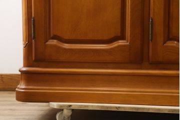 中古　美品　横浜クラシック家具　ダニエル(Daniel)　Etranger(エトランジェ)　E-101　クラシカルな佇まいが魅力のワードローブ(洋服タンス、収納棚、戸棚、キャビネット)(定価約140万円)(R-083013)