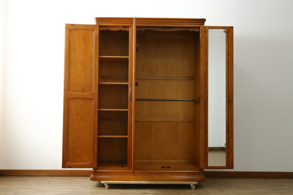 中古　美品　横浜クラシック家具ダニエル(Daniel)　Etranger(エトランジェ)　E-101　クラシカルな佇まいが魅力のワードローブ　定価約140万円　(R-083013)