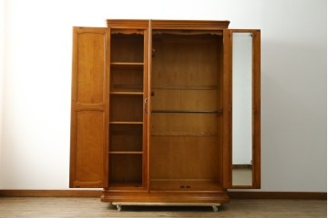 中古　美品　横浜クラシック家具ダニエル(Daniel)　Etranger(エトランジェ)　E-101　クラシカルな佇まいが魅力のワードローブ　定価約140万円　(R-083013)
