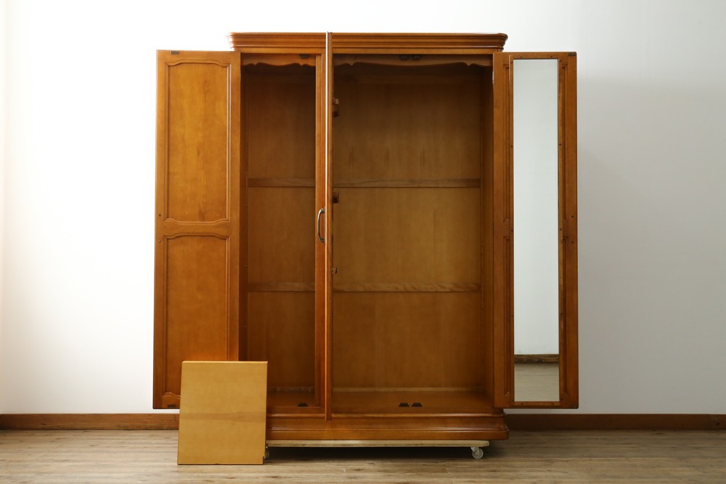 中古　美品　横浜クラシック家具ダニエル(Daniel)　Etranger(エトランジェ)　E-101　クラシカルな佇まいが魅力のワードローブ　定価約140万円　(R-083013)
