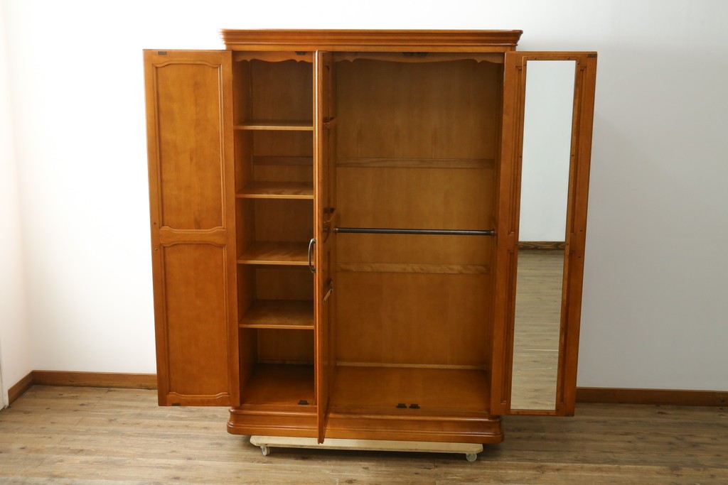 中古　美品　横浜クラシック家具ダニエル(Daniel)　Etranger(エトランジェ)　E-101　クラシカルな佇まいが魅力のワードローブ　定価約140万円　(R-083013)