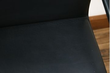 中古　イタリア　Poltrona Frau(ポルトローナフラウ)　Forum (フォーラム)　Meeting(ミーティング)モデル　スタイリッシュなオフィスチェア(アームチェア、デスクチェア、ミーティングチェア、回転椅子、イス)(定価約50万円・現行品の定価約100万円)(R-083015)